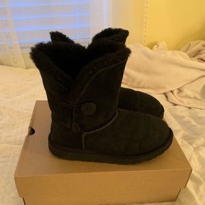 black bailey button uggs size 4 (women’s size 6)